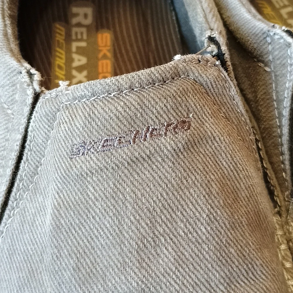 Skechers Relaxed Fit Memory Foam shoes size 7.5 - Picture 3 of 10